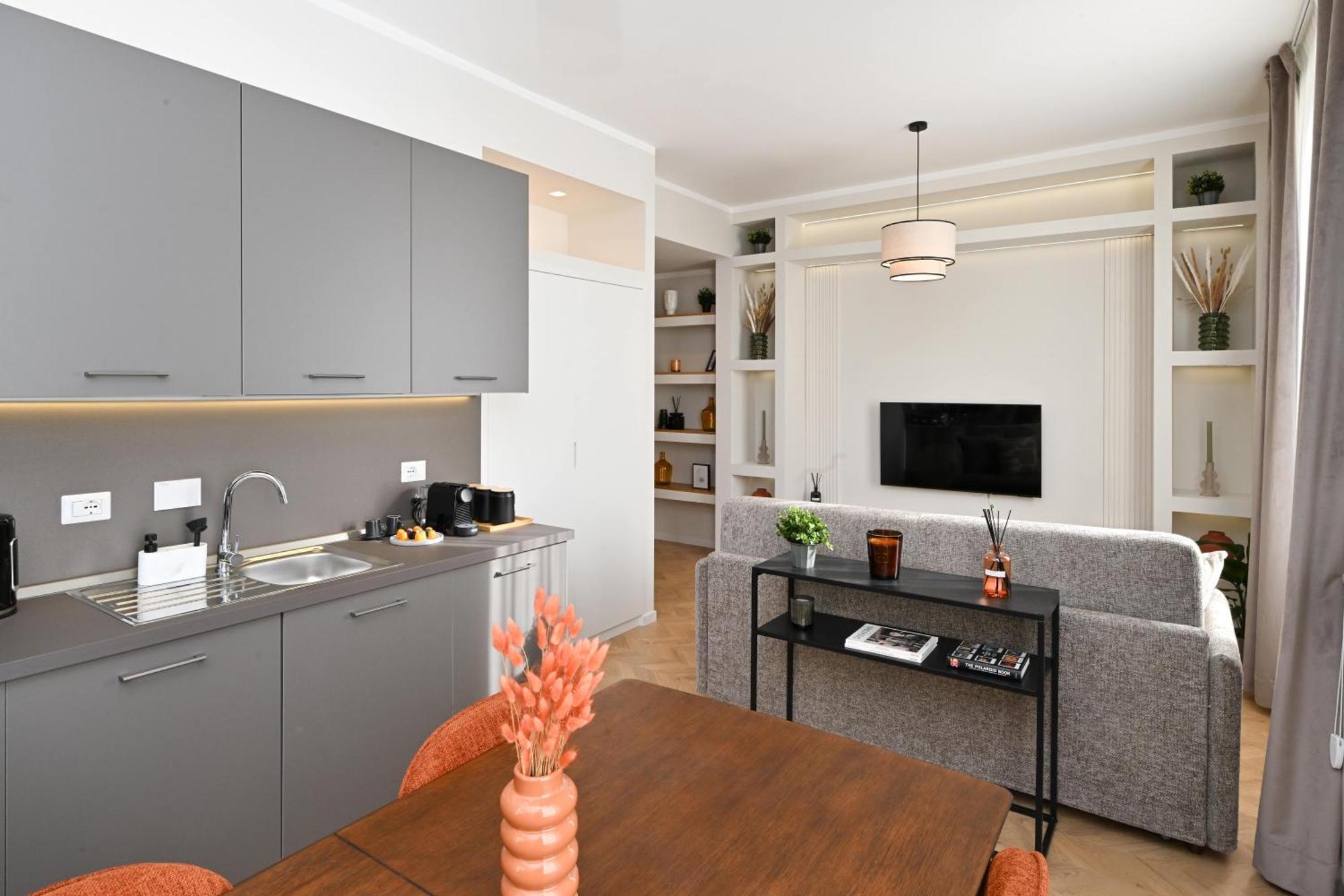 Appia Luxury Rom